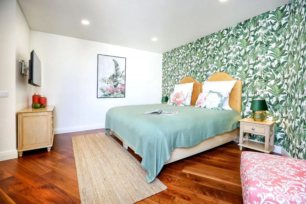 Green & Gorgeous - 3 Bedroom Getaway In The Heart Faro Apartment