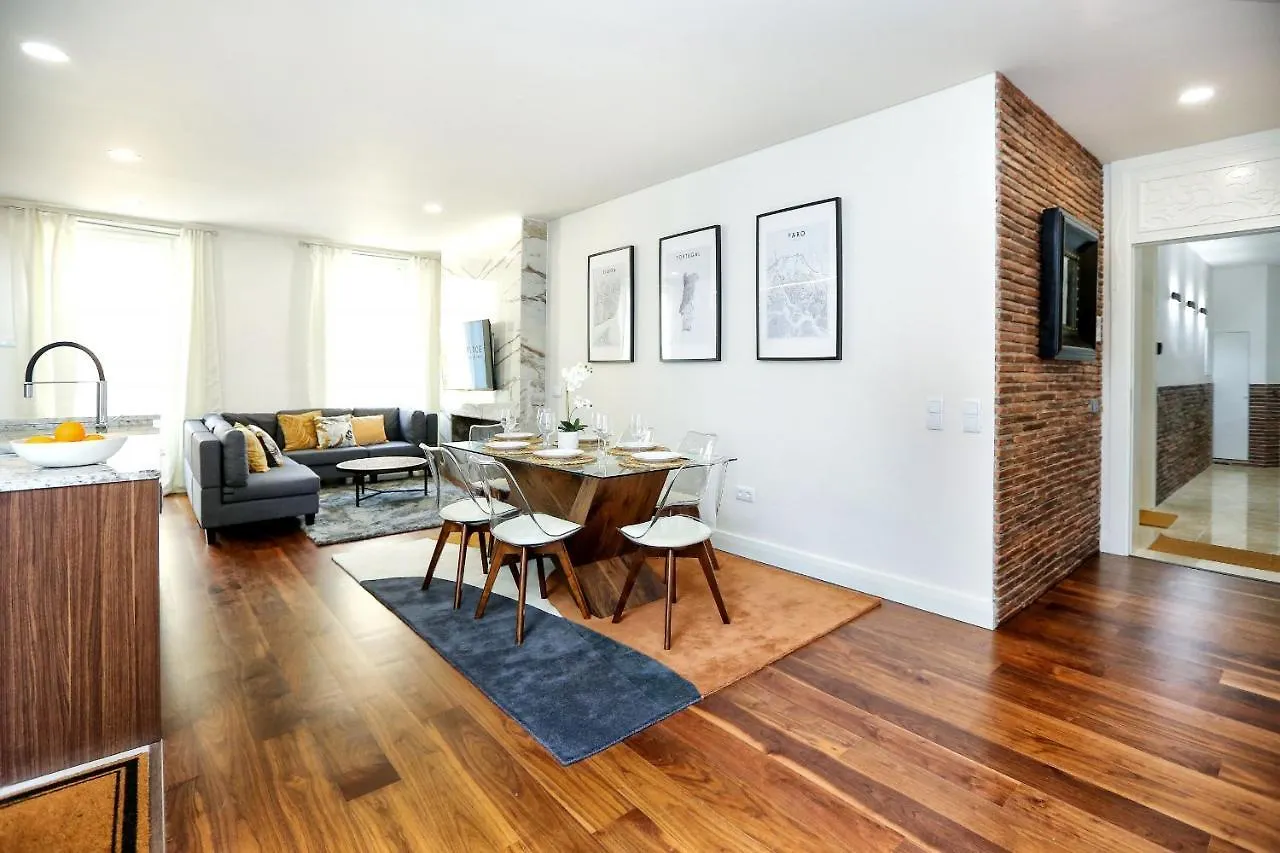 Green & Gorgeous - 3 Bedroom Getaway In The Heart location
