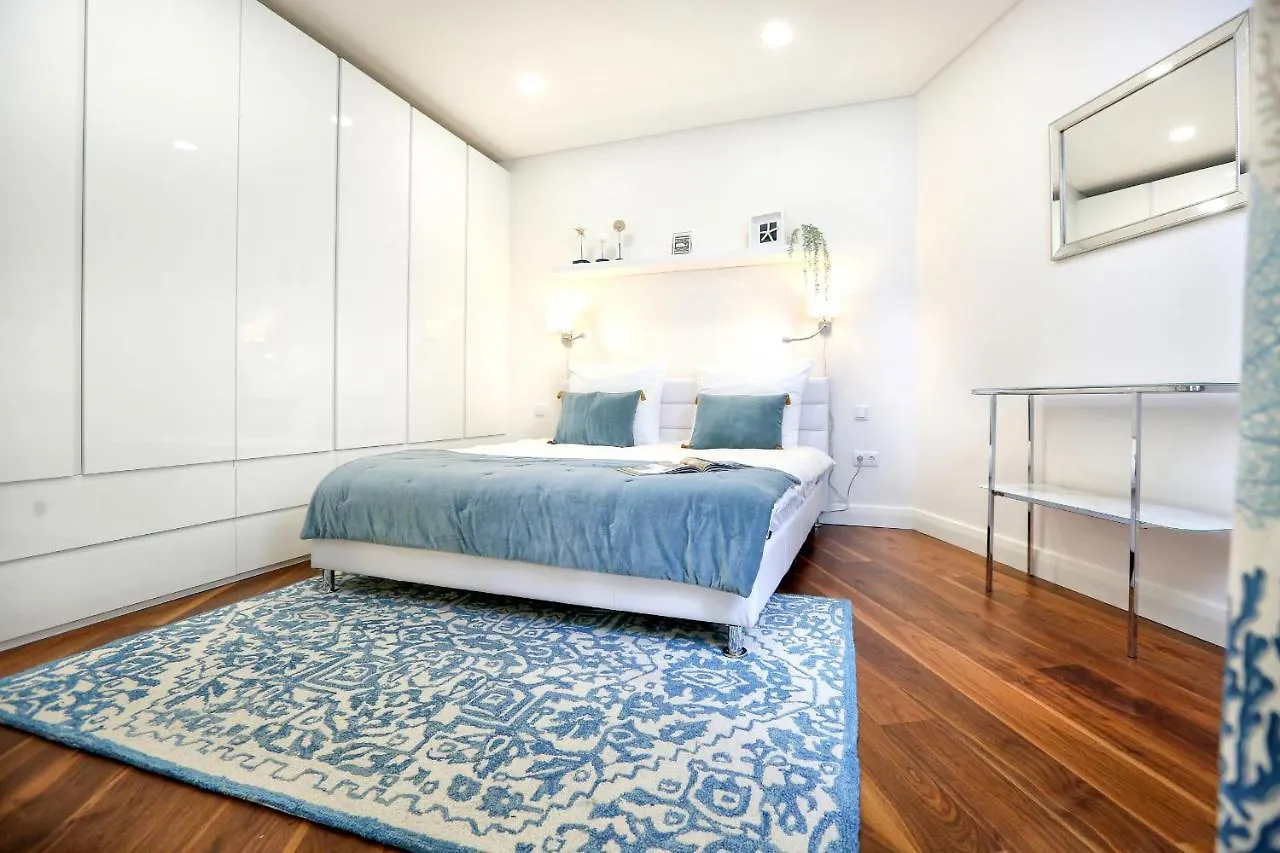 Green & Gorgeous - 3 Bedroom Getaway In The Heart Faro Apartment